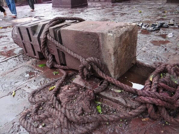 1205.Pillar-pulled-off-to-which-he-was-tied_5F00_11-August-2012